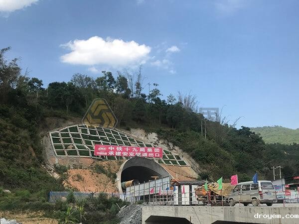 玉墨铁路安定隧道管棚超前支护项目