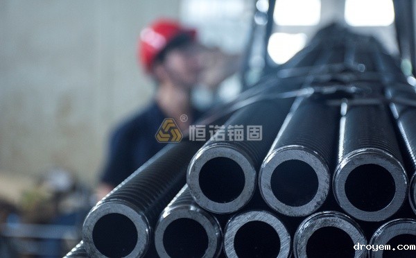 自钻式中空锚杆一般用什么钢材