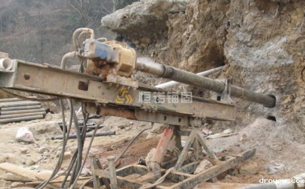 跟管钻进施工方法