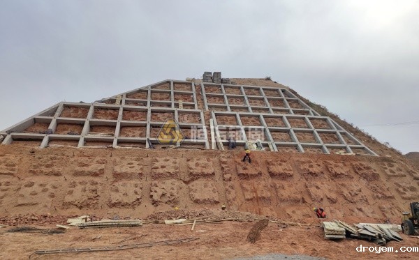 山体护坡锚杆做法