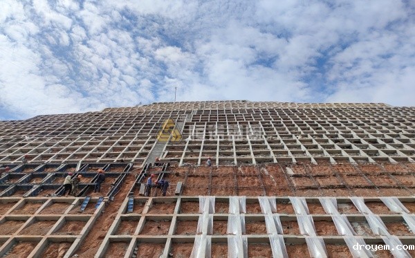 山体护坡锚杆做法