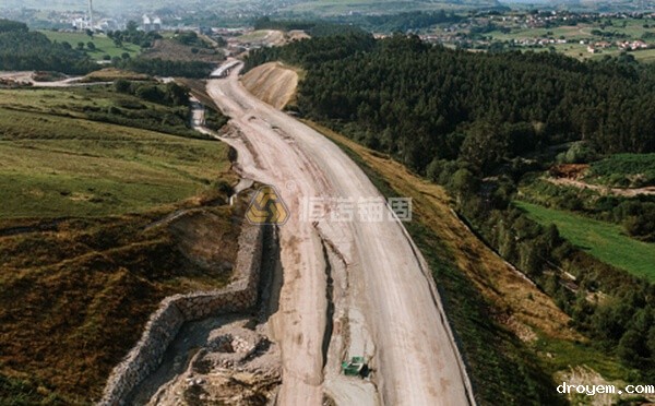 铁路汛期边坡垮塌治理