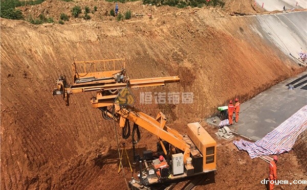 铁路汛期边坡垮塌治理