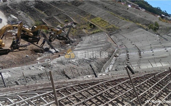 铁路汛期边坡垮塌治理