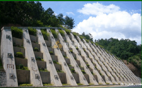 铁路汛期边坡垮塌治理