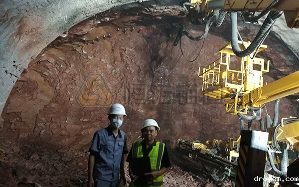 张吉怀铁路丁王隧道自钻式管棚支护项目