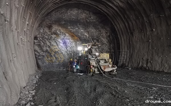 郑万高铁向家湾隧道自钻式管棚支护项目