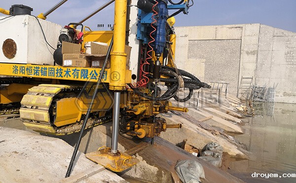 自进式中空注浆锚杆专用钻机钻进施工 自进式中空注浆锚杆专用钻机钻进施工