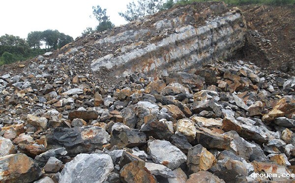 破碎岩层地质条件 破碎岩层地质条件