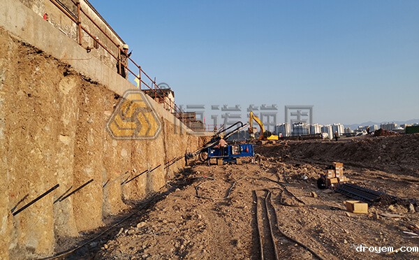 自钻式锚杆施工后效果图 自钻式锚杆施工后效果图