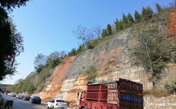 自钻式中空锚杆治理边坡