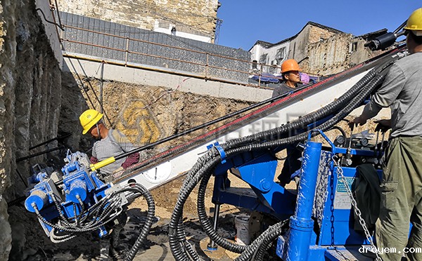 自钻式中空锚杆钻进施工