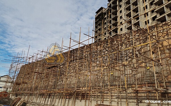 自钻式锚杆土钉墙应用案例 钻进后.jpg