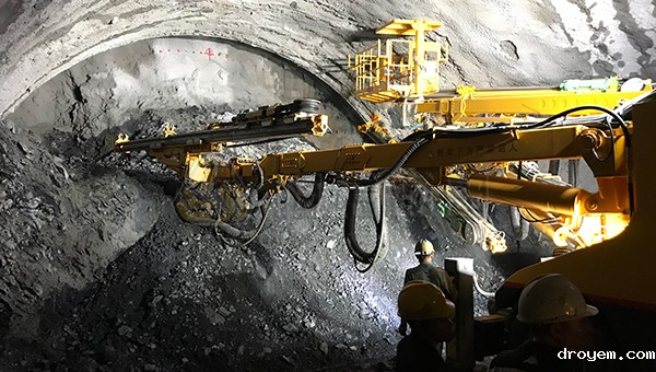 隧道卵石地层支护