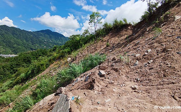 公路水毁现场 公路水毁现场